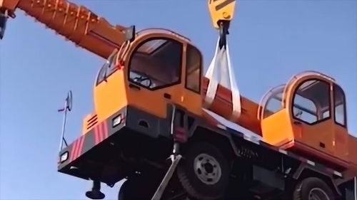 科技探秘 百噸工程機(jī)械高空懸掛，吊車起重能力顯神威